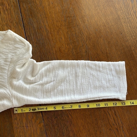 Joan’s New York signature textured white boatneck grommet with tie size Medium - Picture 8 of 11